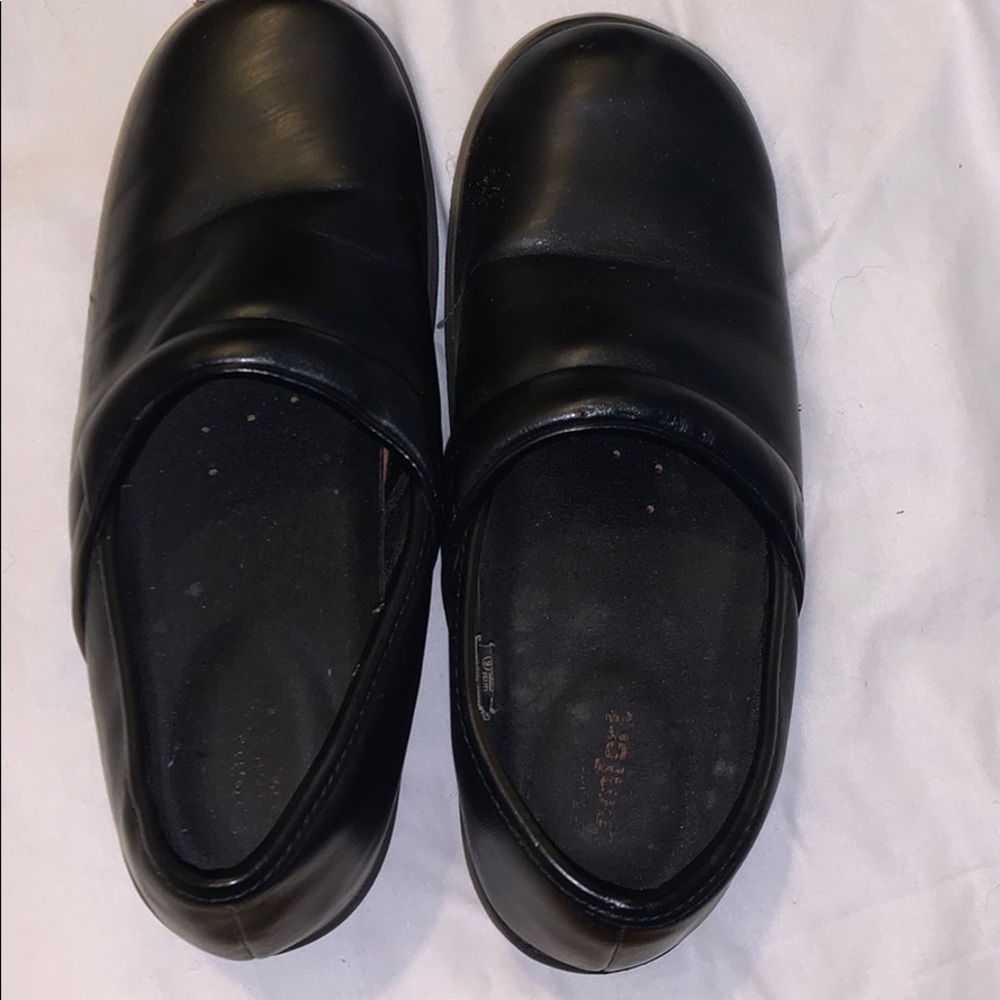 Nursing clogs